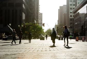 Неге фельдшер адам емдемей, пәтер сатып жүр?