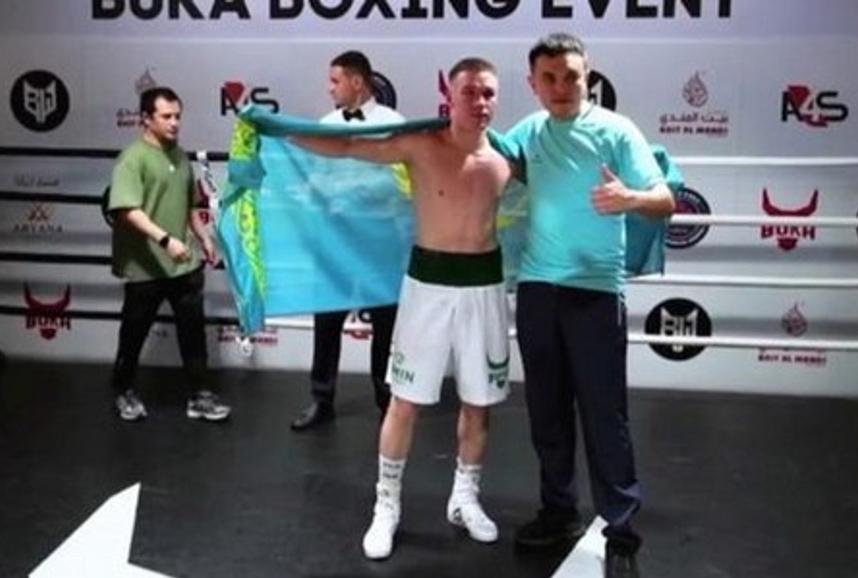 Казахстанский боксер Коточигов победил на профессиональном ринге в Дубае