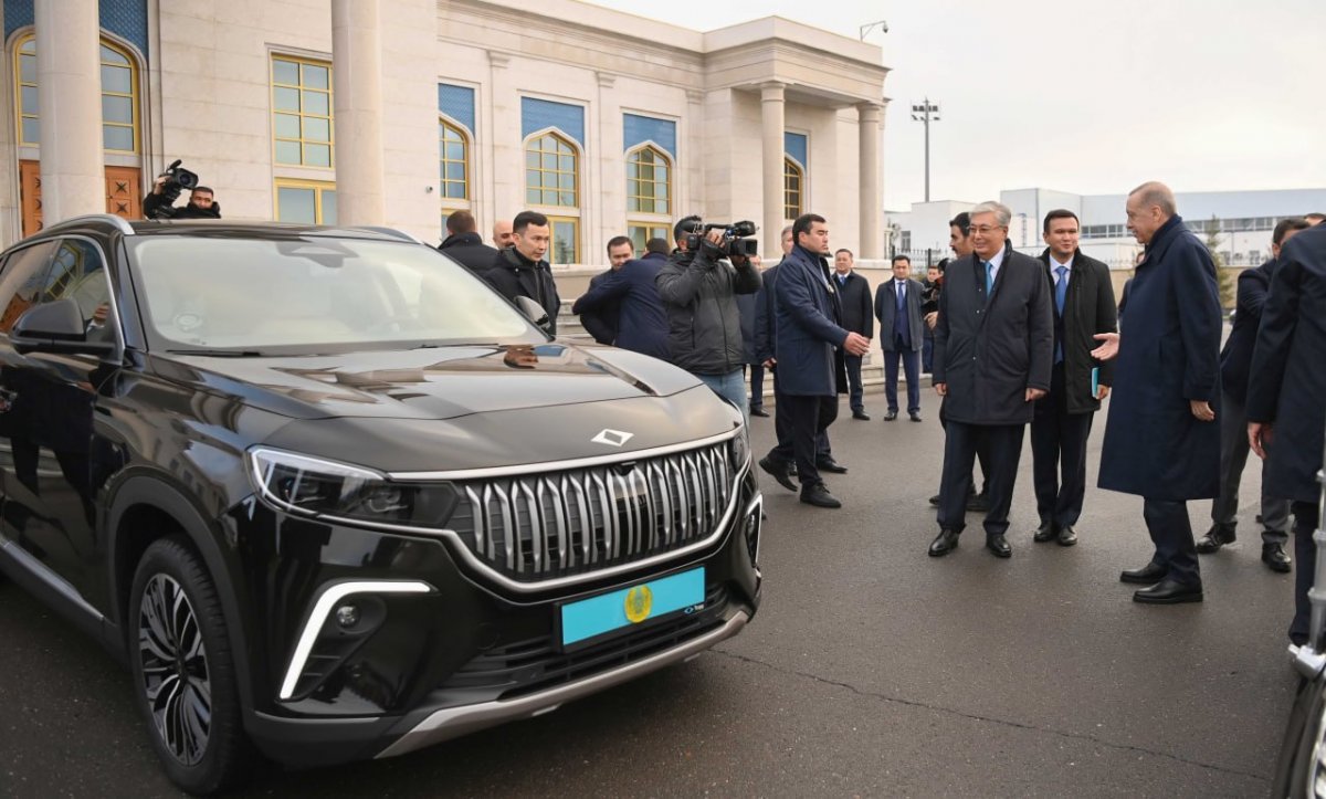 Эрдоган подарил Токаеву электромобиль