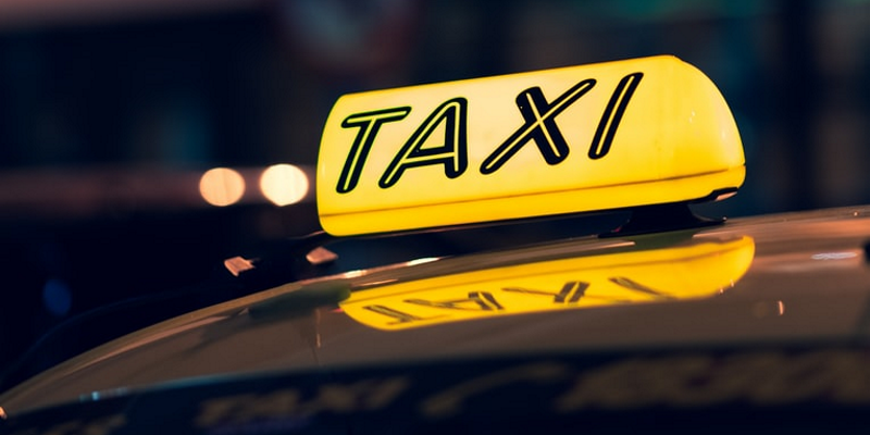 На алматинского таксиста, вымогавшего у иностранцев 800 долларов, завели уголовное дело