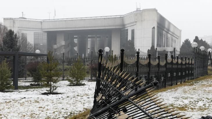 Көпшіліктің талқысына салайық: Тоқаев Алматыдағы президент резиденциясын сүру туралы шешімі үшін сынға қалды