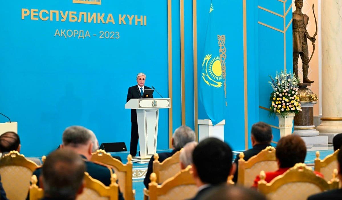 Токаев поздравил казахстанцев с днем Республики