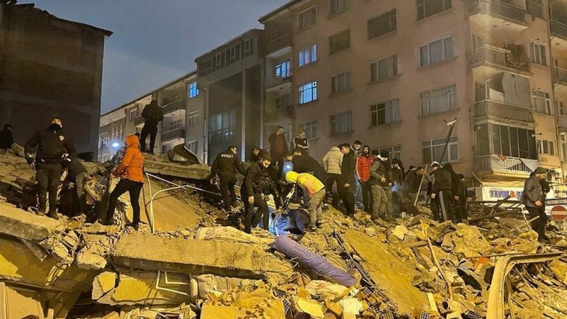 Мощное землетрясение произошло в 14 городах Турции и Сирии