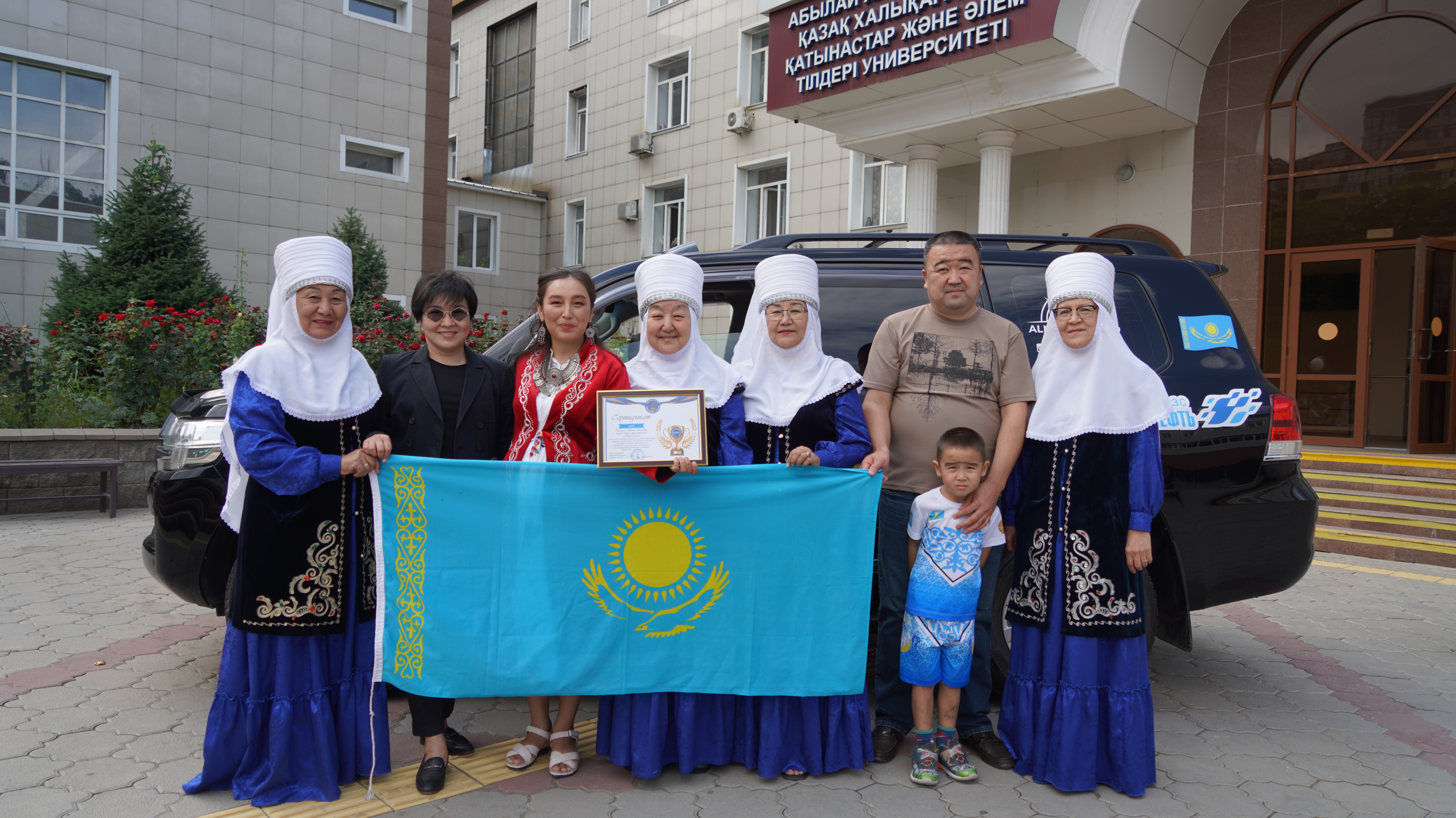 Многодетная семья из Алматы попала в Книгу рекордов Казахстана