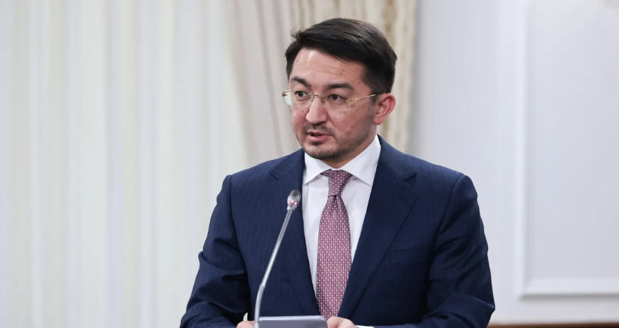 Токаев потребовал от министра Мадиева объяснений по KazLLM