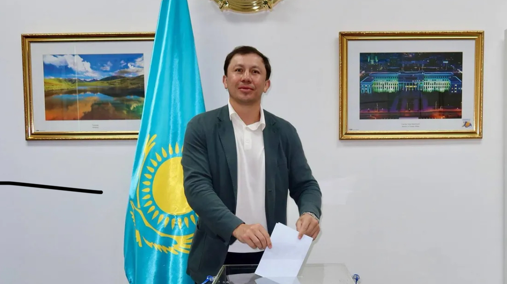 Головкин проголосовал на референдуме в Бангкоке