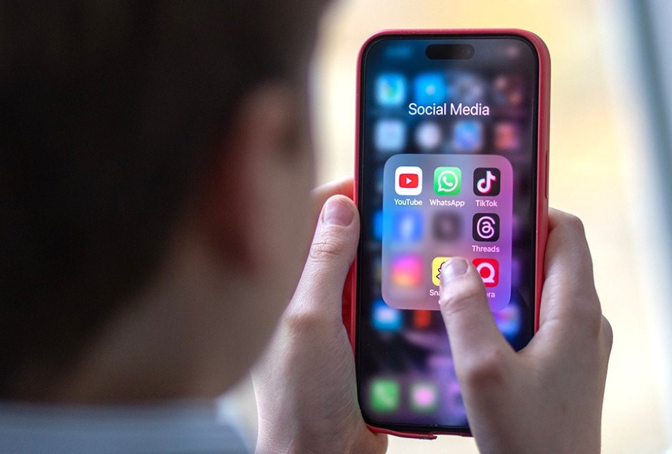 Австралияда балалардың әлеуметтік желідегі  шектеуі тексерілуде