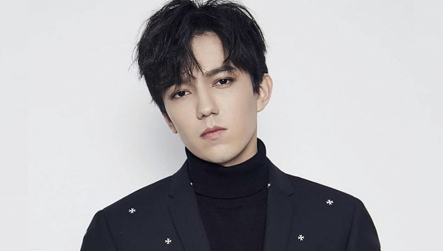 Димаштың әні Польша чартының көшін бір жыл бойы бастап тұр