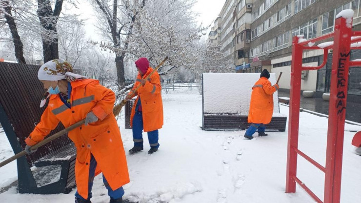 Алматы завалило снегом