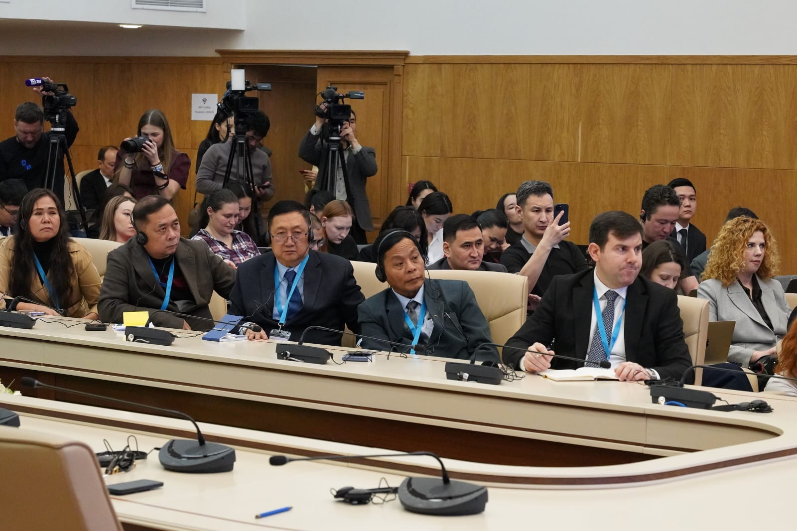 Наблюдатели из России: нарушений на референдуме в Казахстане не выявлено