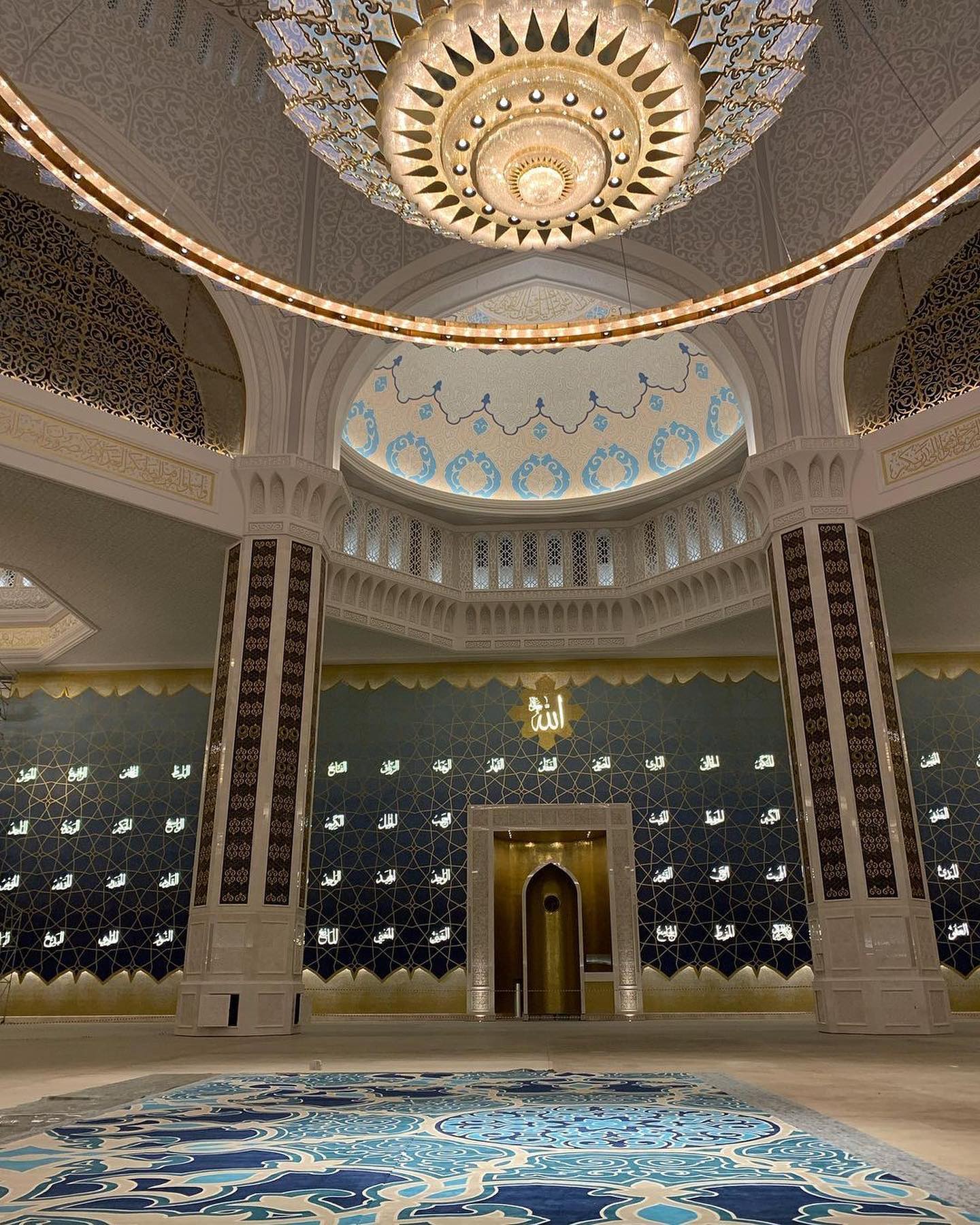 Как выглядит изнутри новая мечеть в Нур-Султане