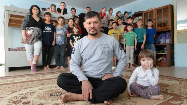 Как живёт костанайская семья с 36 детьми?