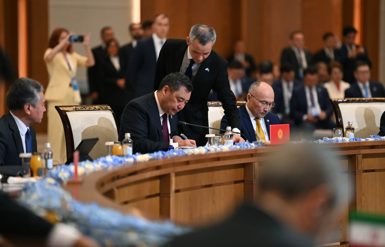 На саммите ШОС лидеры стран подписали 25 документов