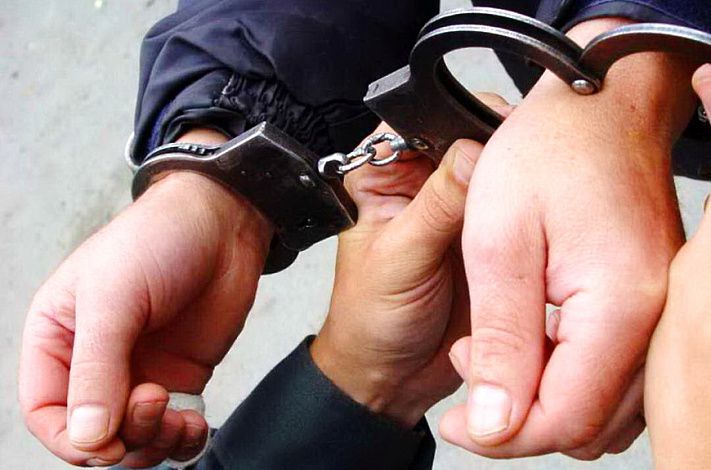 КНБ задержал чиновника и посредника за незаконный импорт товаров